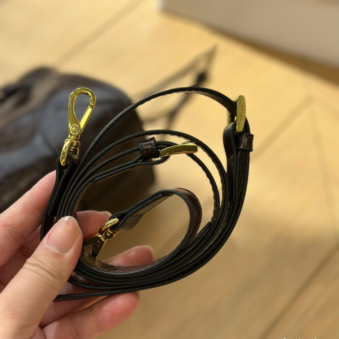 Medium leather handbag