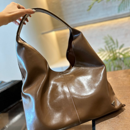 Leather tote bag