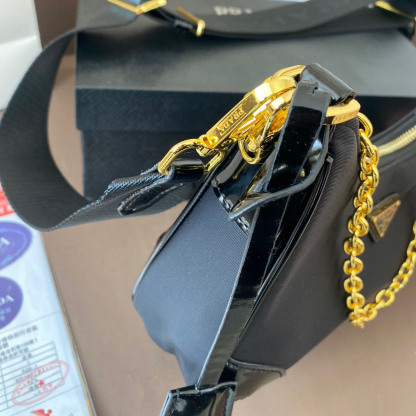 Re-Edition 2005 leather bag