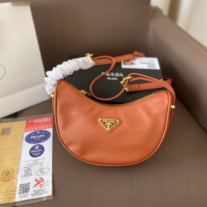 Arqué small leather shoulder bag