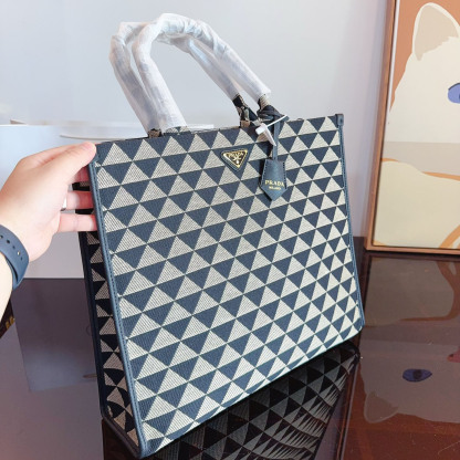 Symbole embroidered fabric handbag