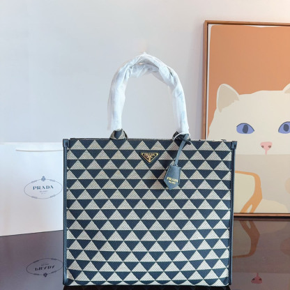 Symbole embroidered fabric handbag