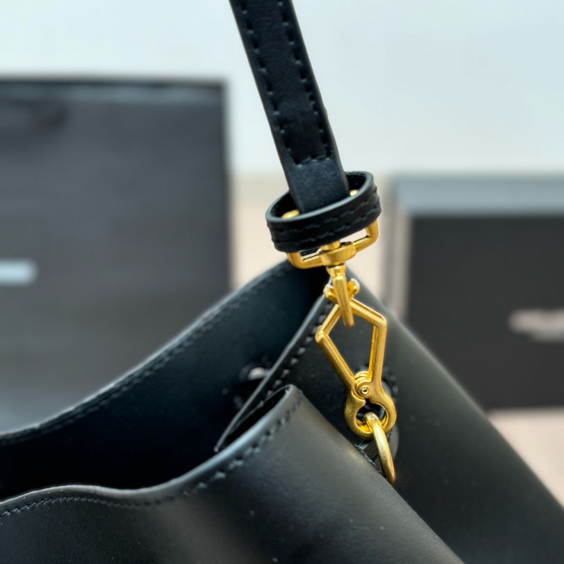 PARIS VII pochon in lambskin