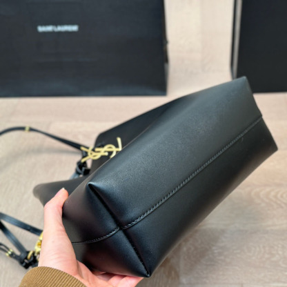 PARIS VII pochon in lambskin