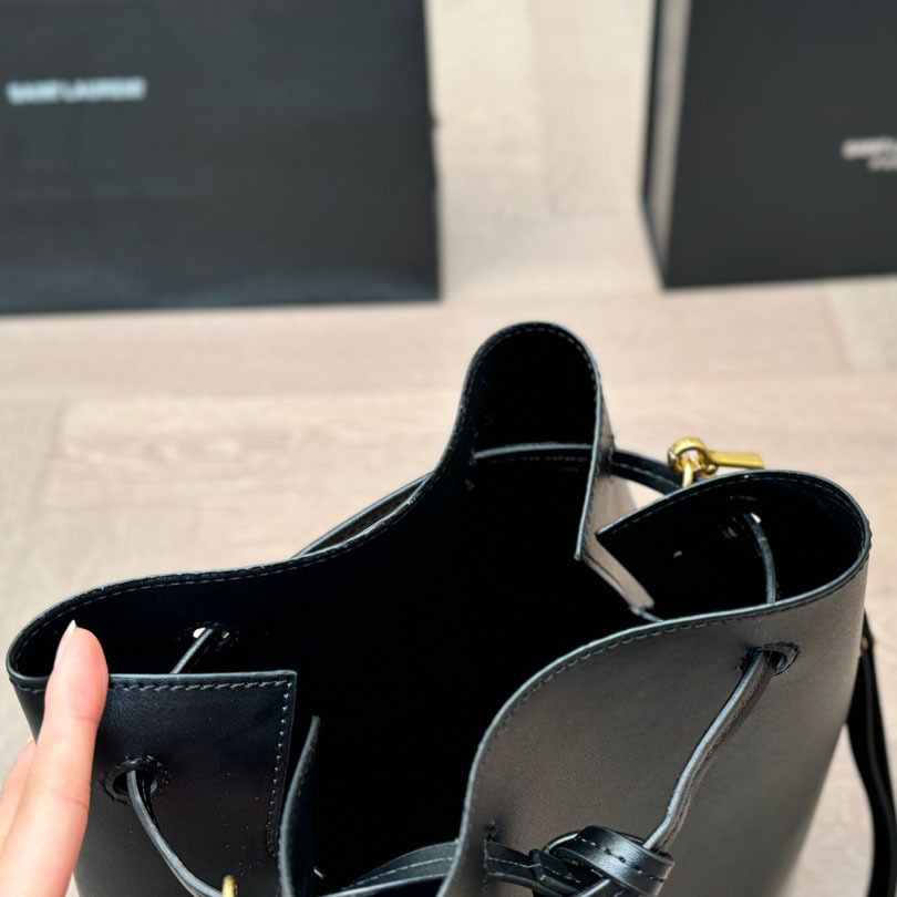 PARIS VII pochon in lambskin