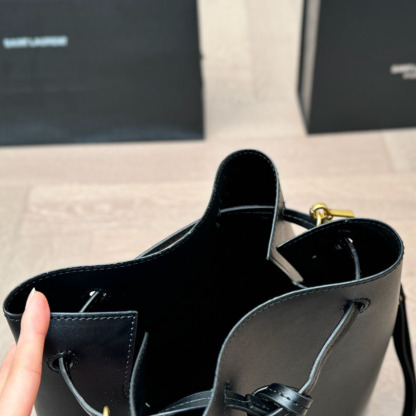 PARIS VII pochon in lambskin