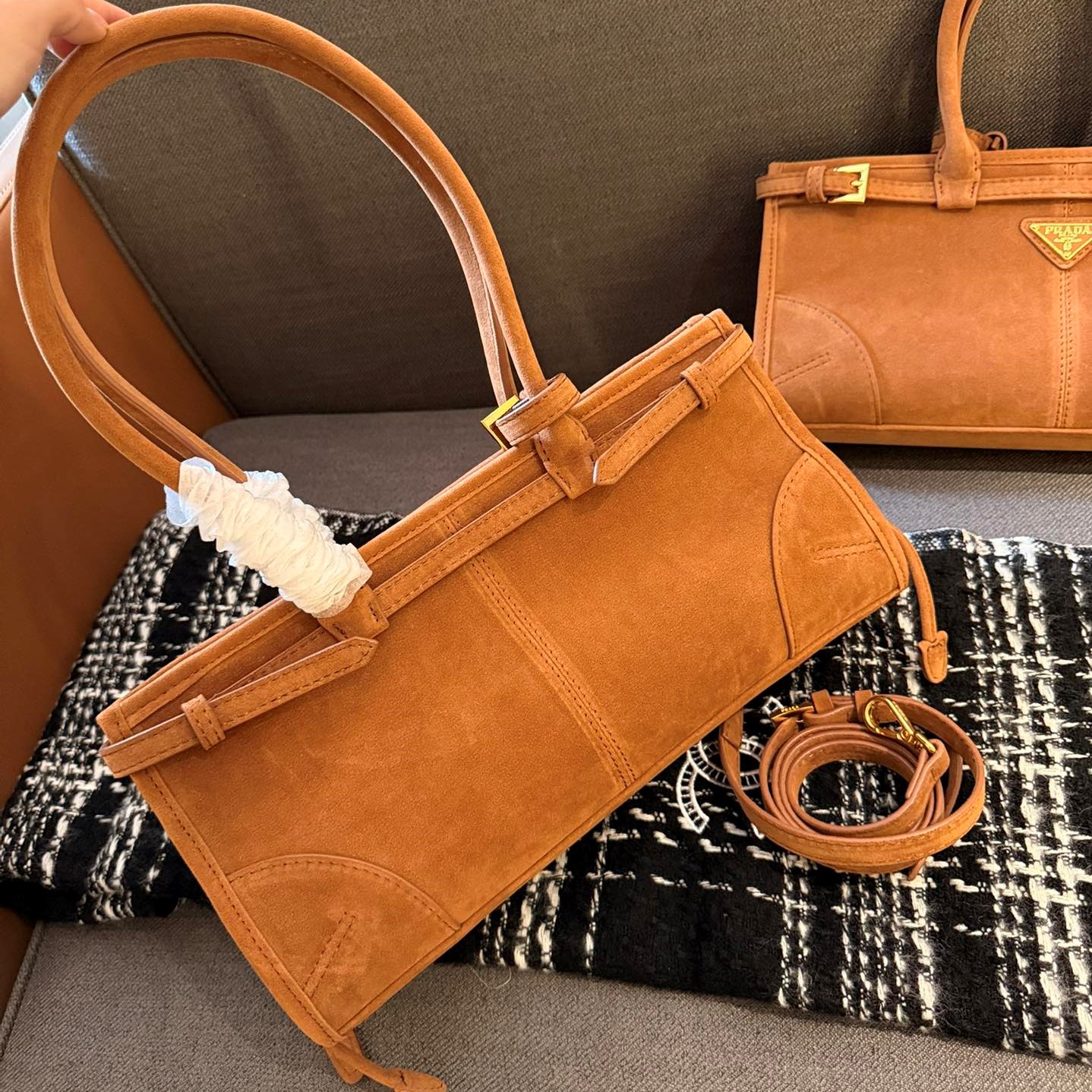 Medium leather handbag