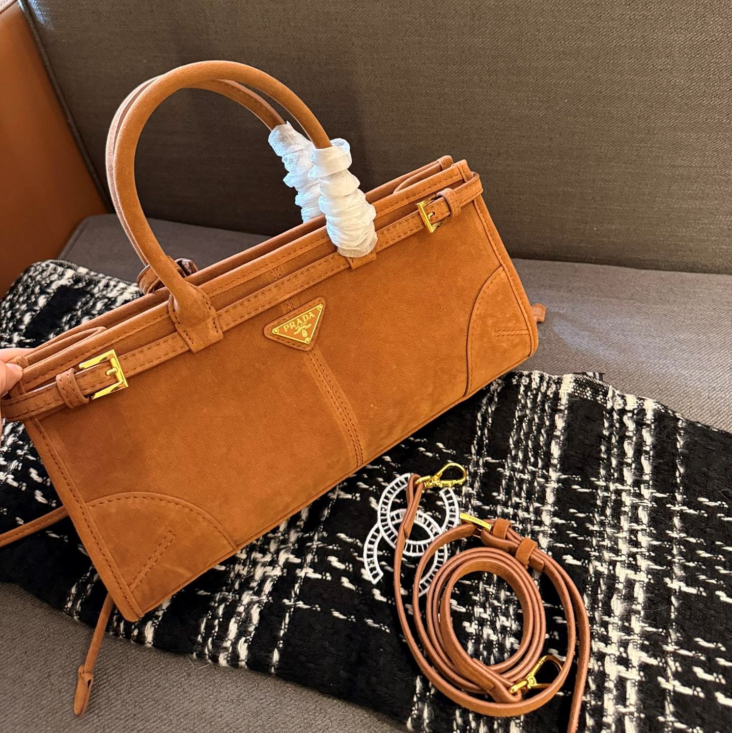 Medium leather handbag