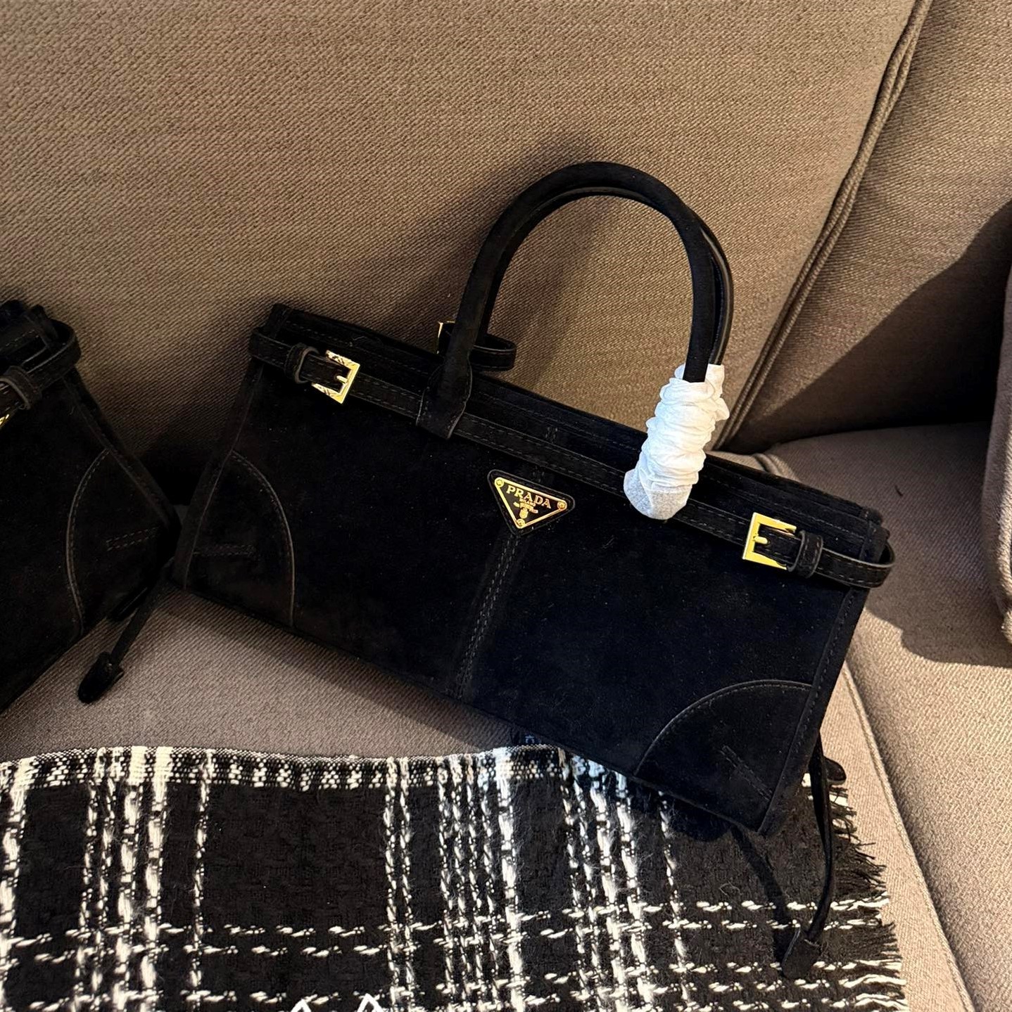 Medium leather handbag