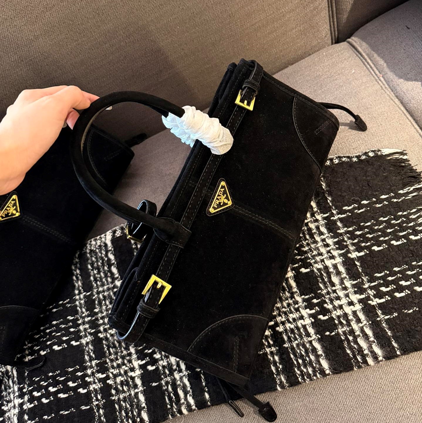 Medium leather handbag