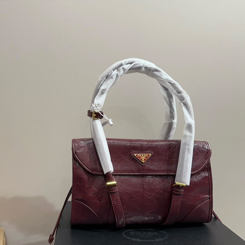 Medium leather shoulder bag