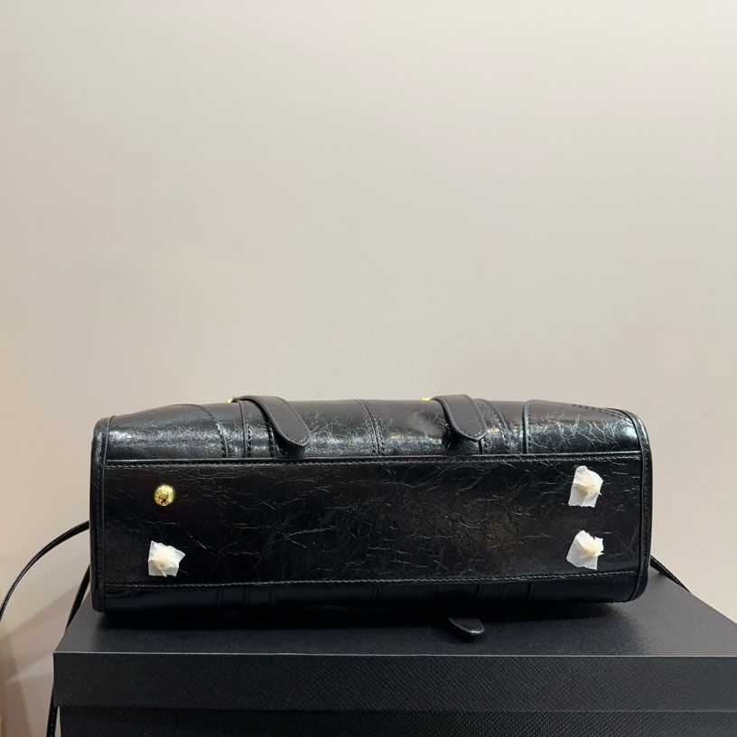 Medium leather shoulder bag