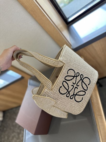 Elephant Basket bag in raffia