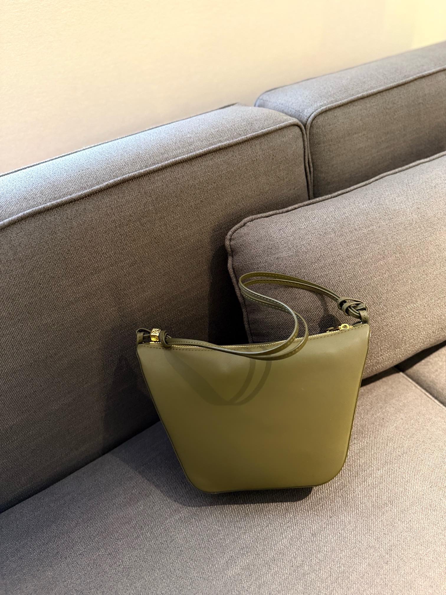 Hammock hobo in classic calfskin