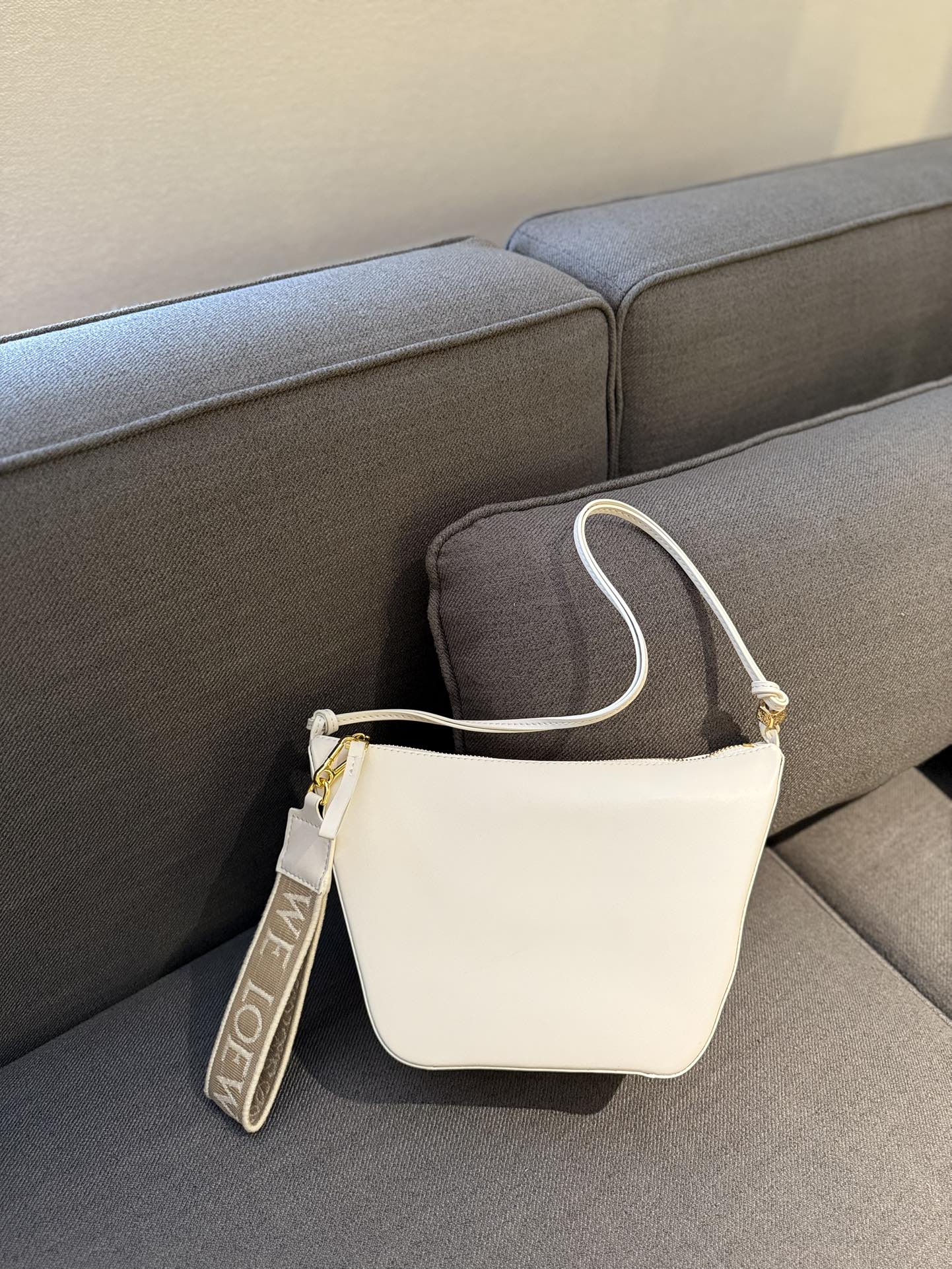 Hammock hobo in classic calfskin