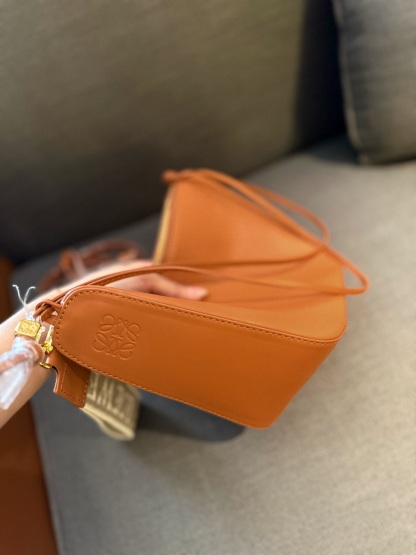 Hammock hobo in classic calfskin