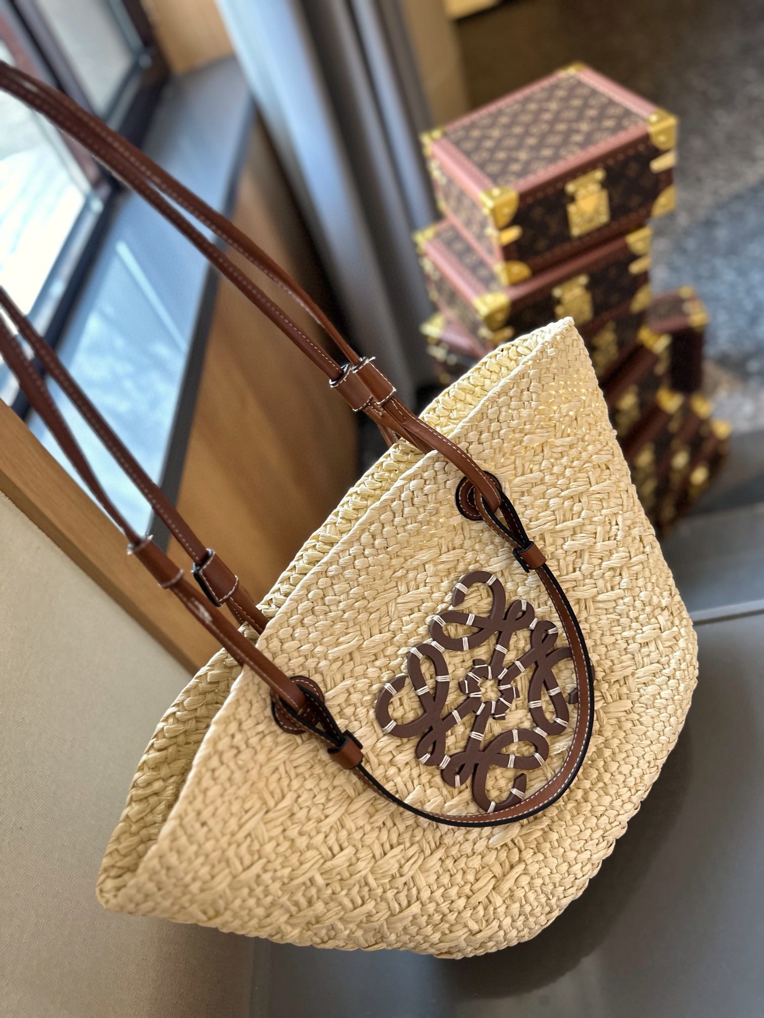 Anagram Basket bag in iraca palm and calfskin