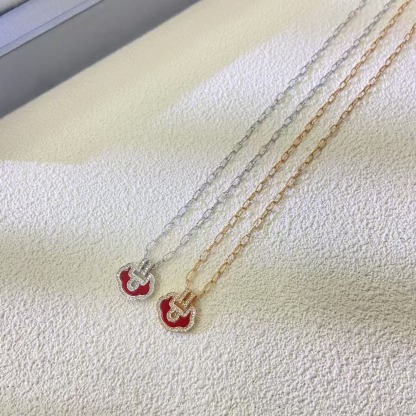 Yu Yi necklace with diamonds and jade