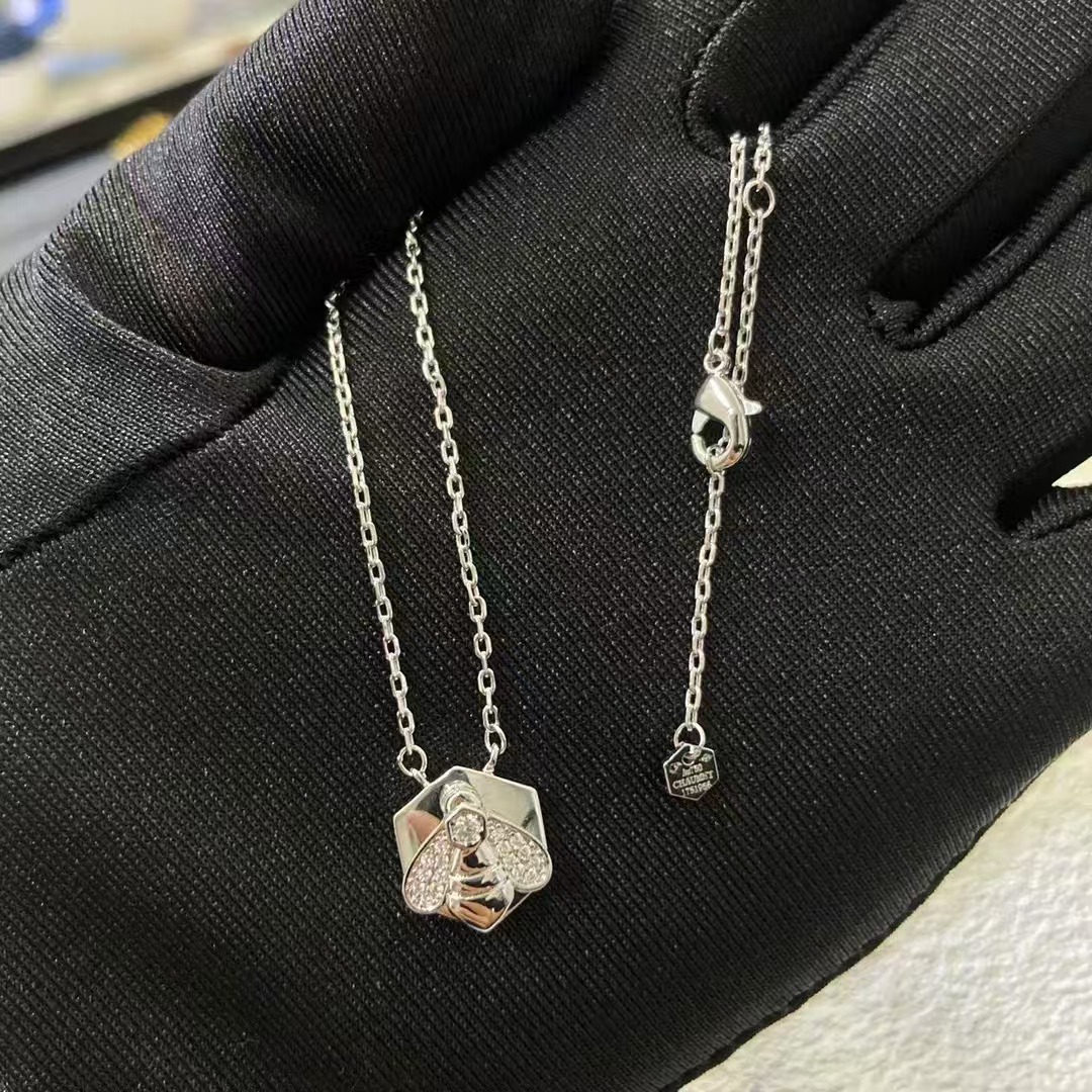 Bee My Love Medallion