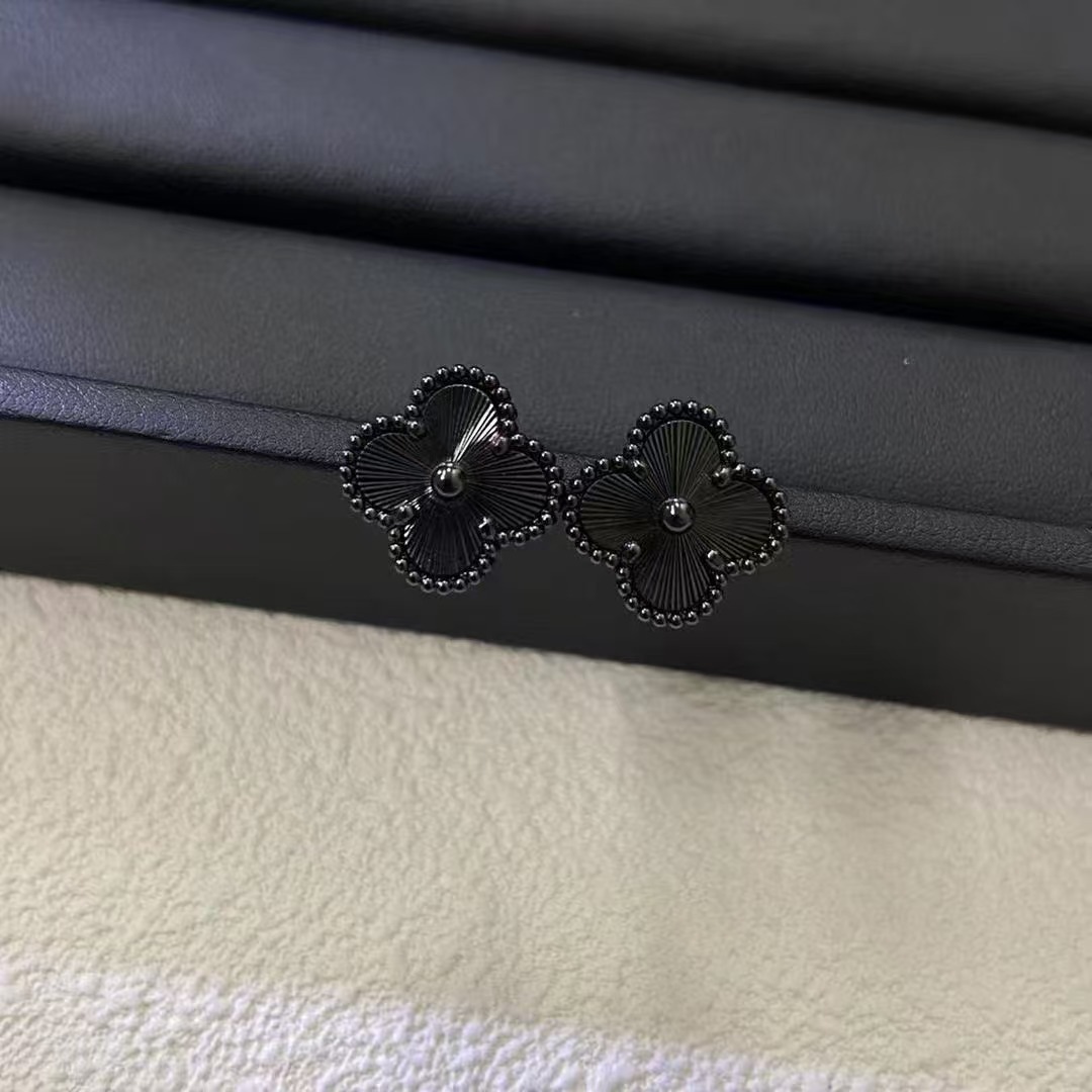 Magic Alhambra earrings