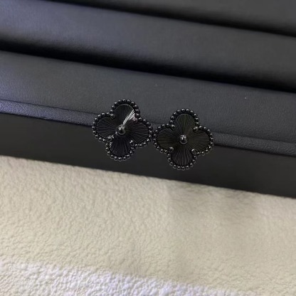 Magic Alhambra earrings