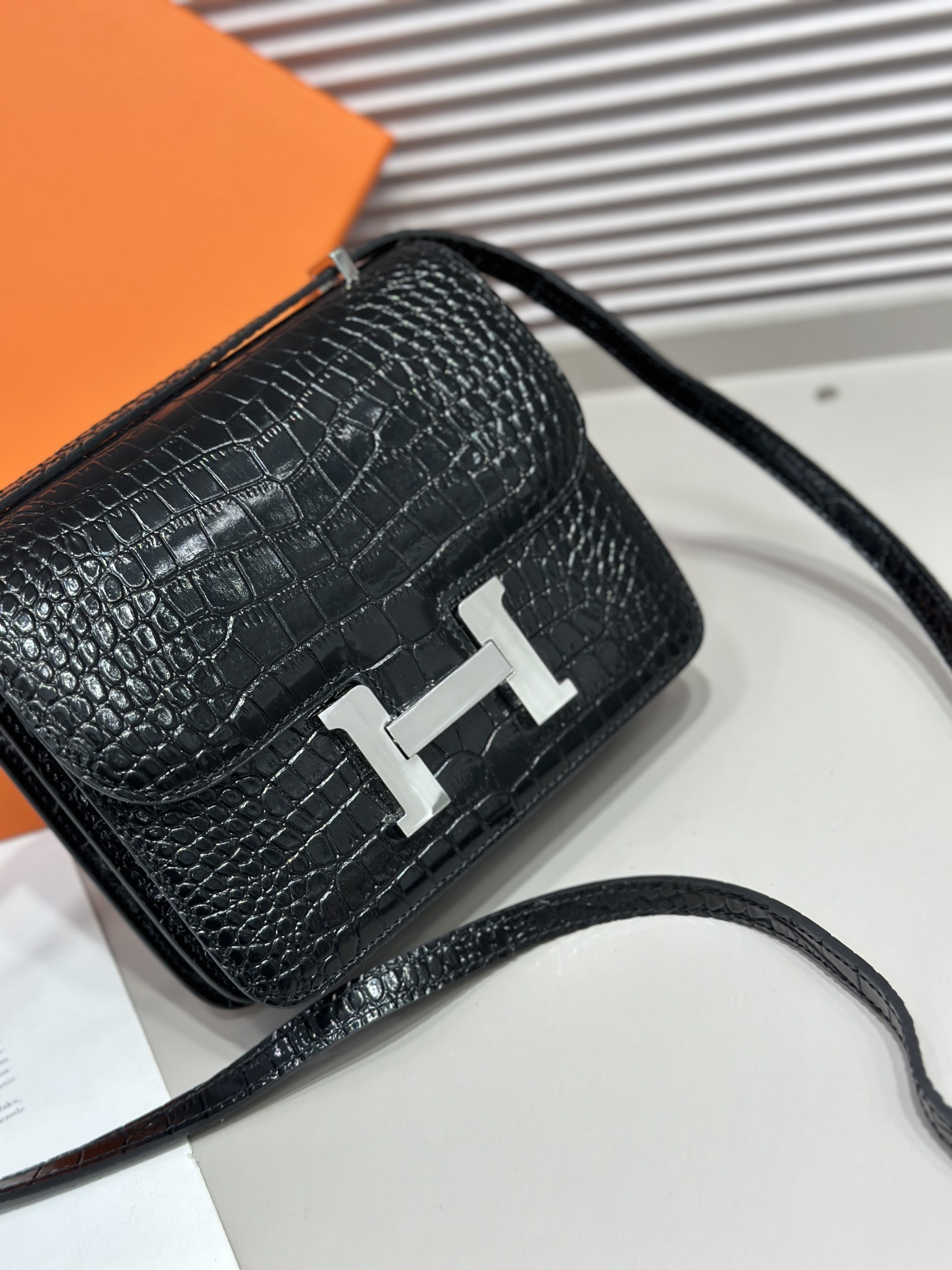 Herthtmes  Matte Alligator Constance 18/23