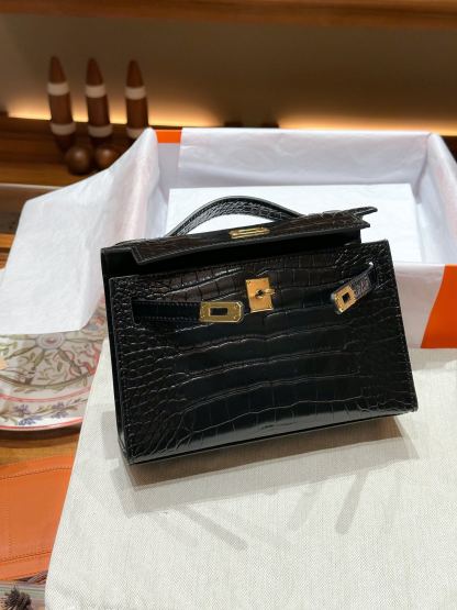 Herthtmes Epsom Kelly Crocodile Pochette Clutch