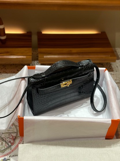Herthtmes Epsom Kelly Crocodile Pochette Clutch