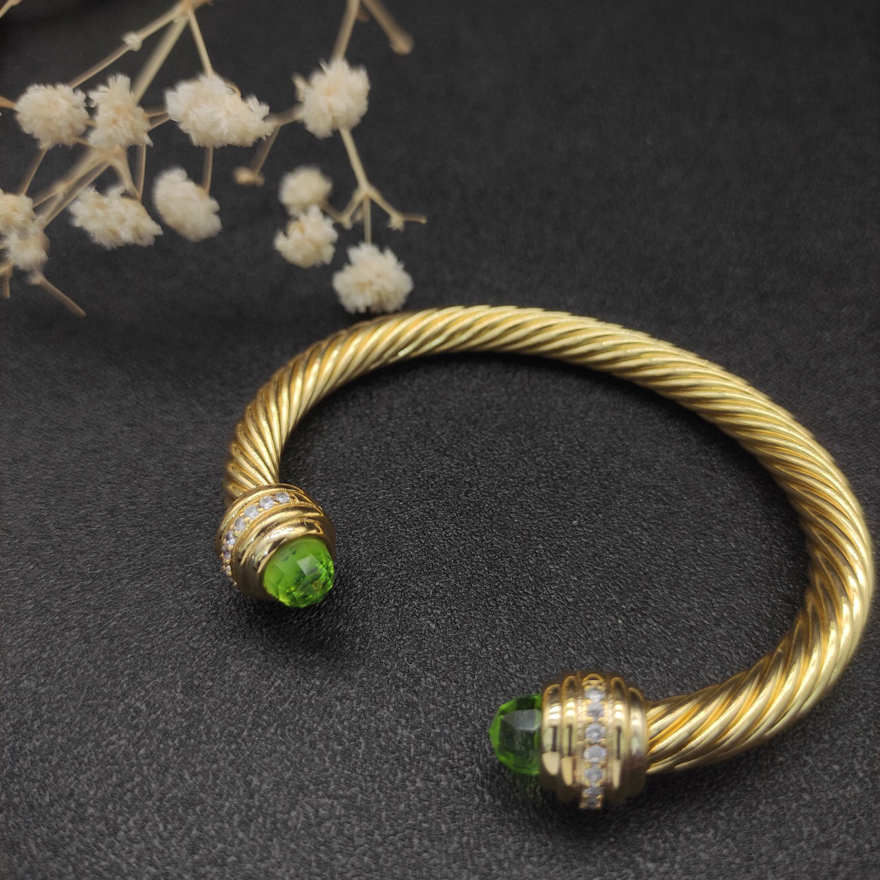 Classic Cablespira® Bracelet 18K Yellow Gold with Light Green Crystal And Half Diamonds, 7mm