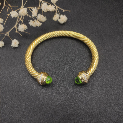 Classic Cablespira® Bracelet 18K Yellow Gold with Light Green Crystal And Half Diamonds, 7mm