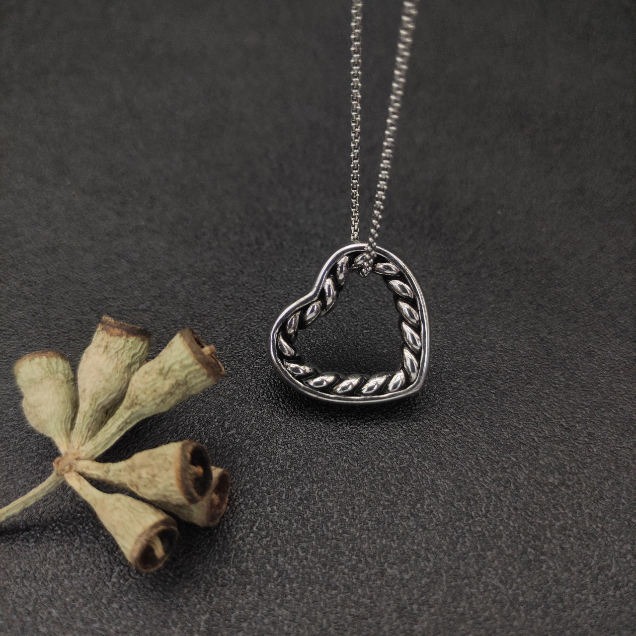 Dathtvid Yurthtman Open Heart Cable Pendant in Sterling Silver