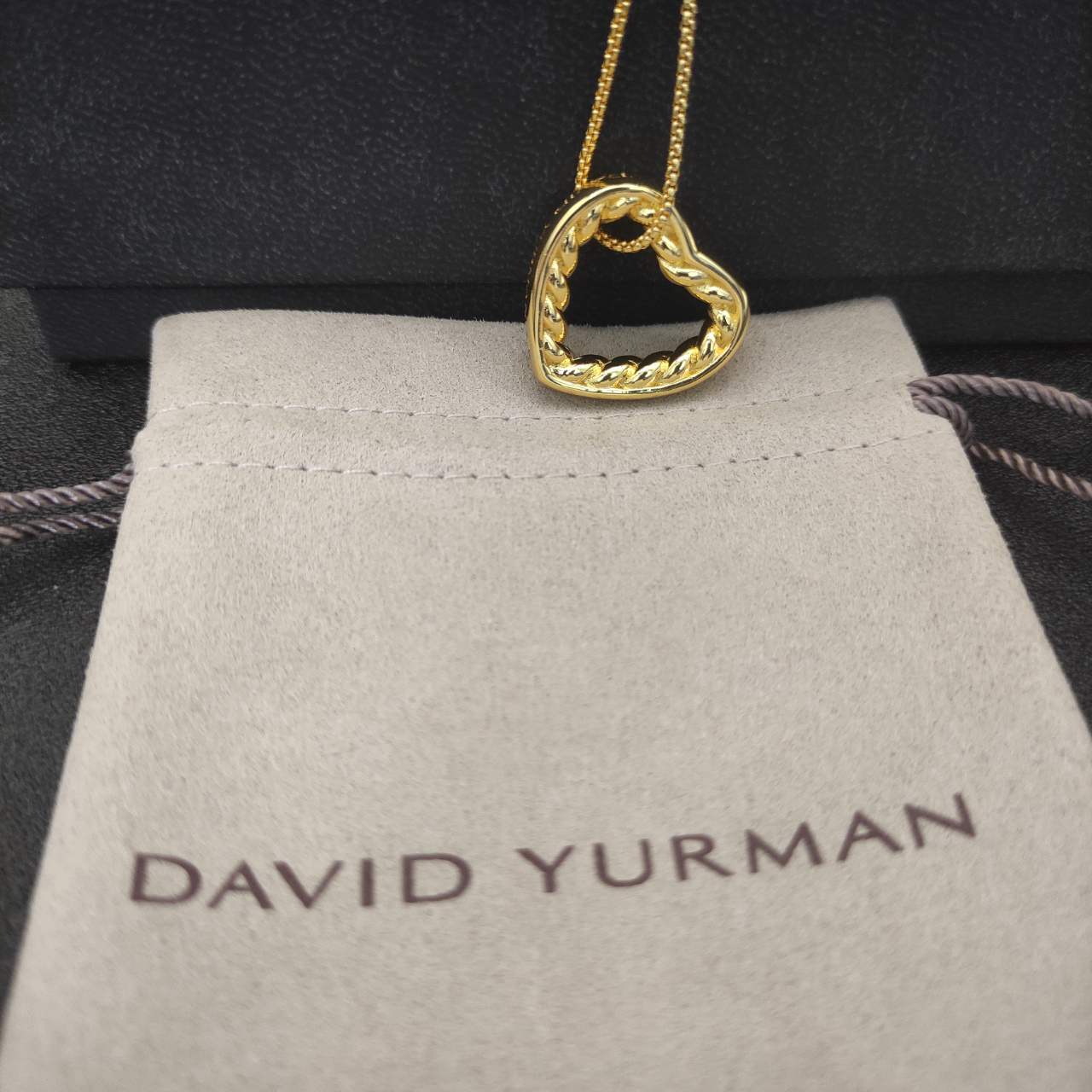 Dathtvid Yurthtman Open Heart Cable Pendant in Yellow Gold