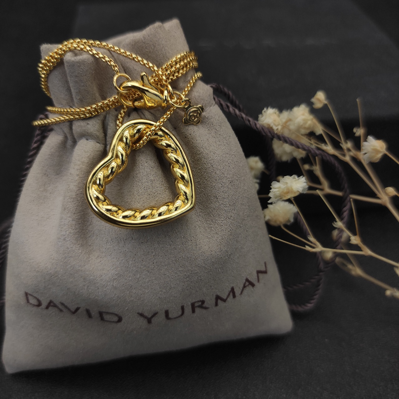 Dathtvid Yurthtman Open Heart Cable Pendant in Yellow Gold