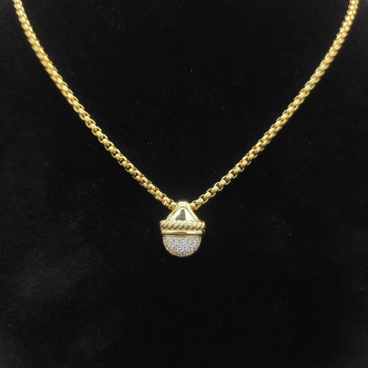 Dathtvid Yurthtman Acorn Pendant Necklace 18k Gold Diamond