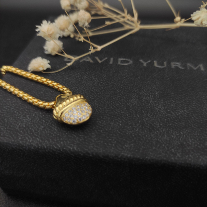 Dathtvid Yurthtman Acorn Pendant Necklace 18k Gold Diamond