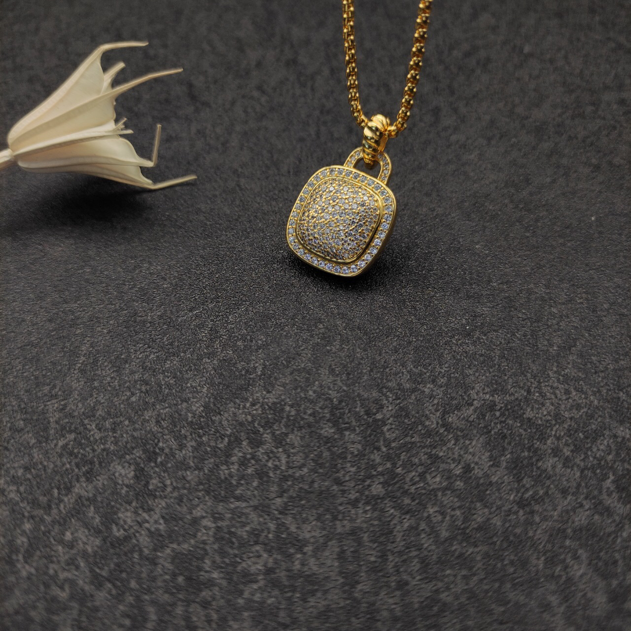 Albion® Pendant in 18K Yellow Gold with Pave Diamonds,18mm