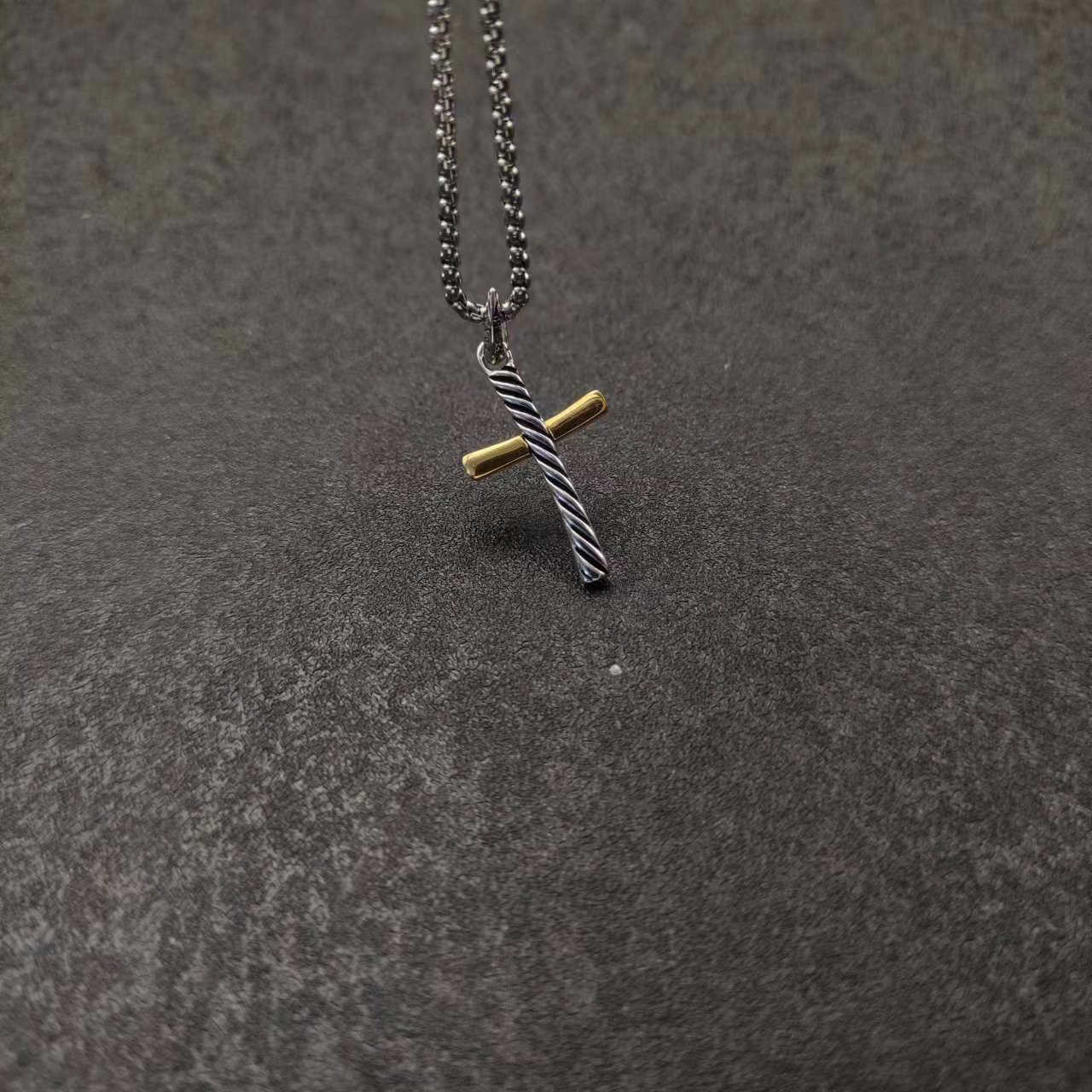 Dathtvid Yurthtman Cable Classics Cross Amulet with 18K Yellow Gold