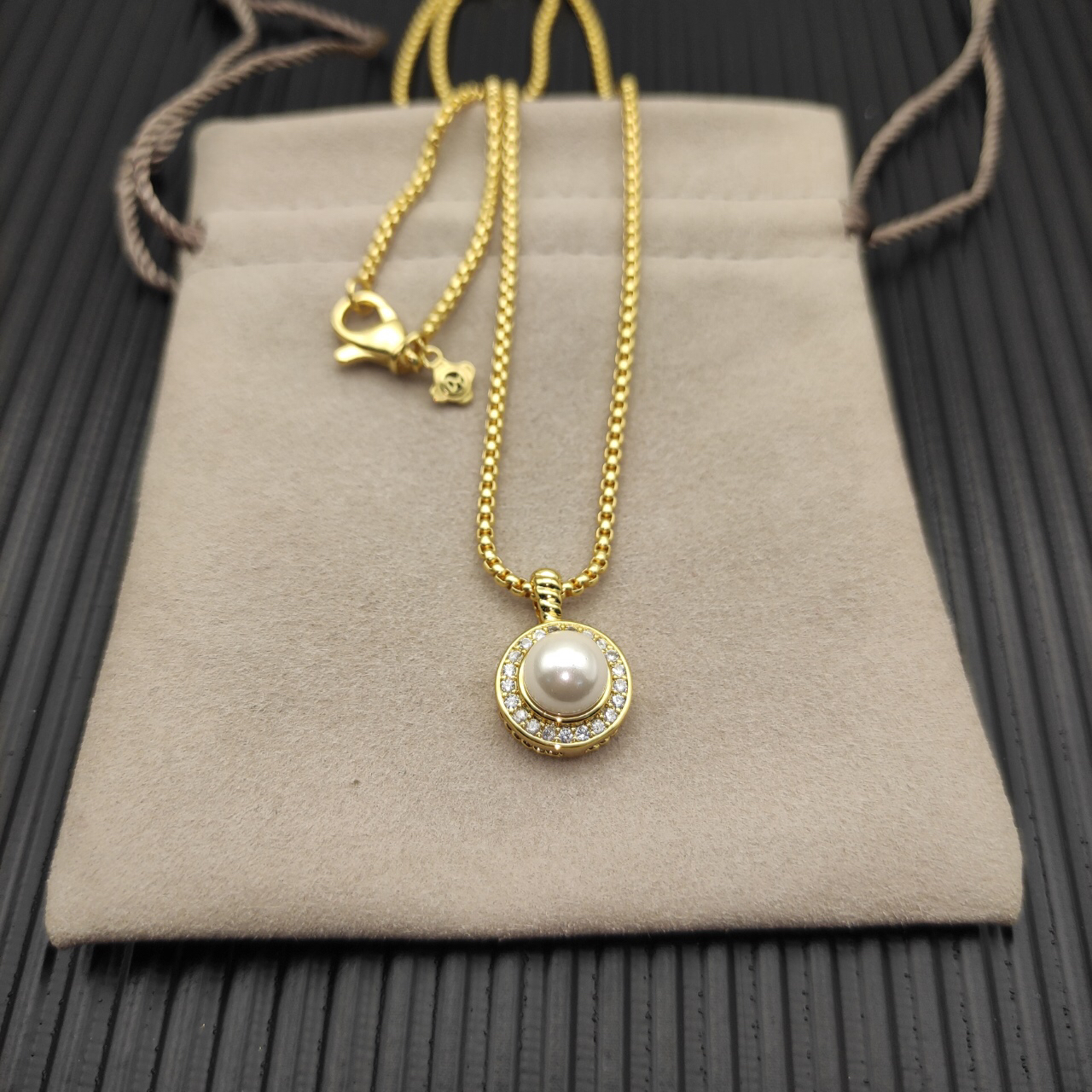 Pearl Classics Cable Halo Amulet 18K Yellow Gold with Diamonds