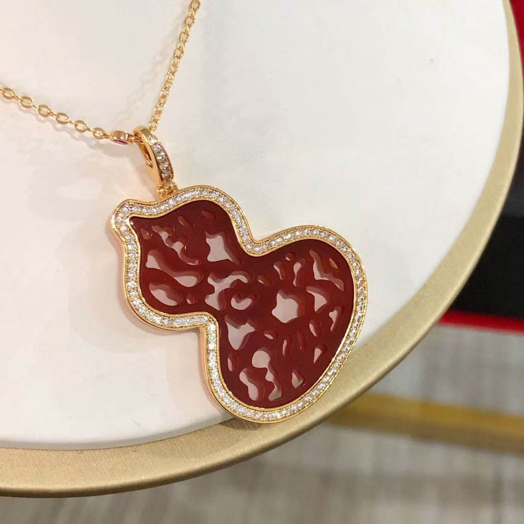 Wulu small necklace in 18K rose gold set with red agate and diamonds