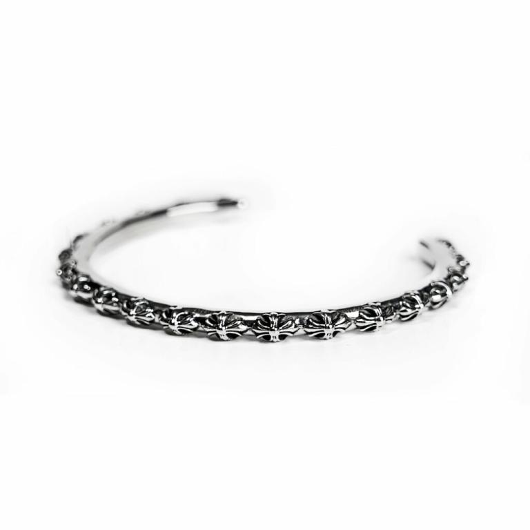 CH PLUS HOOP BANGLE