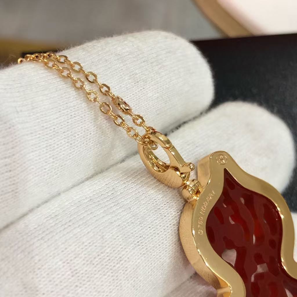Wulu small necklace in 18K rose gold set with red agate and diamonds