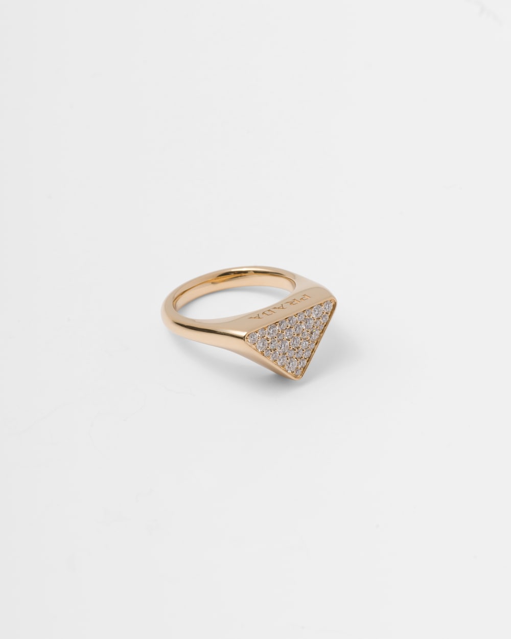 Eternal Gold signet ring in yellow gold with diamonds