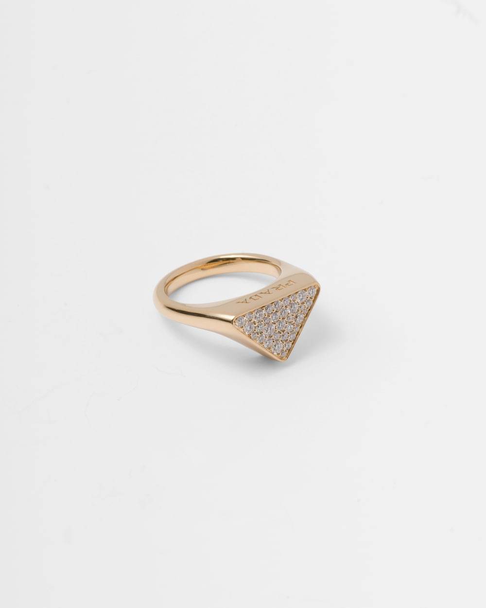 Eternal Gold signet ring in yellow gold with diamonds