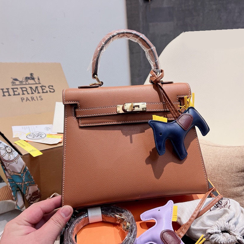 Kelly 25 Sellier Bag Gold Epsom Leather with Gold Hardware