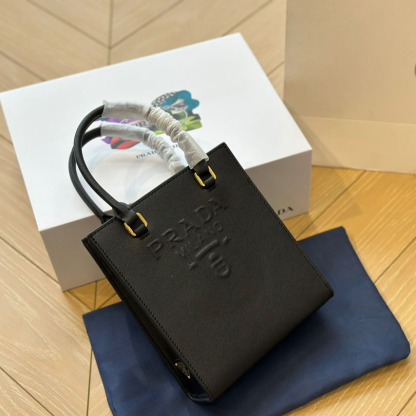 Saffiano leather handbag Z18