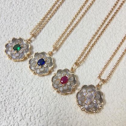 Buccthtellati-Inspired Flower Pendant Necklace