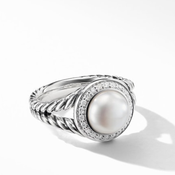 Dathtvid Yurthtman Pearl Ring with Diamonds