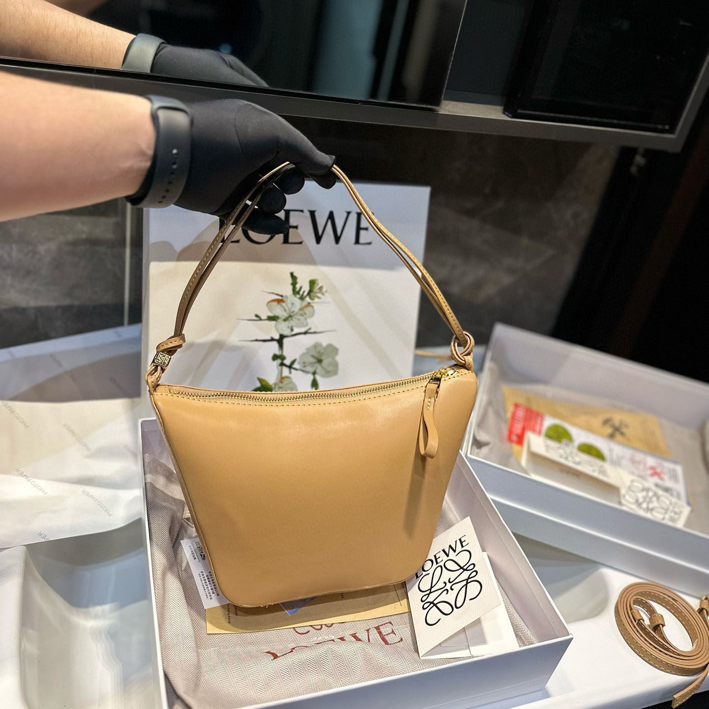 Hammock hobo in classic calfskin