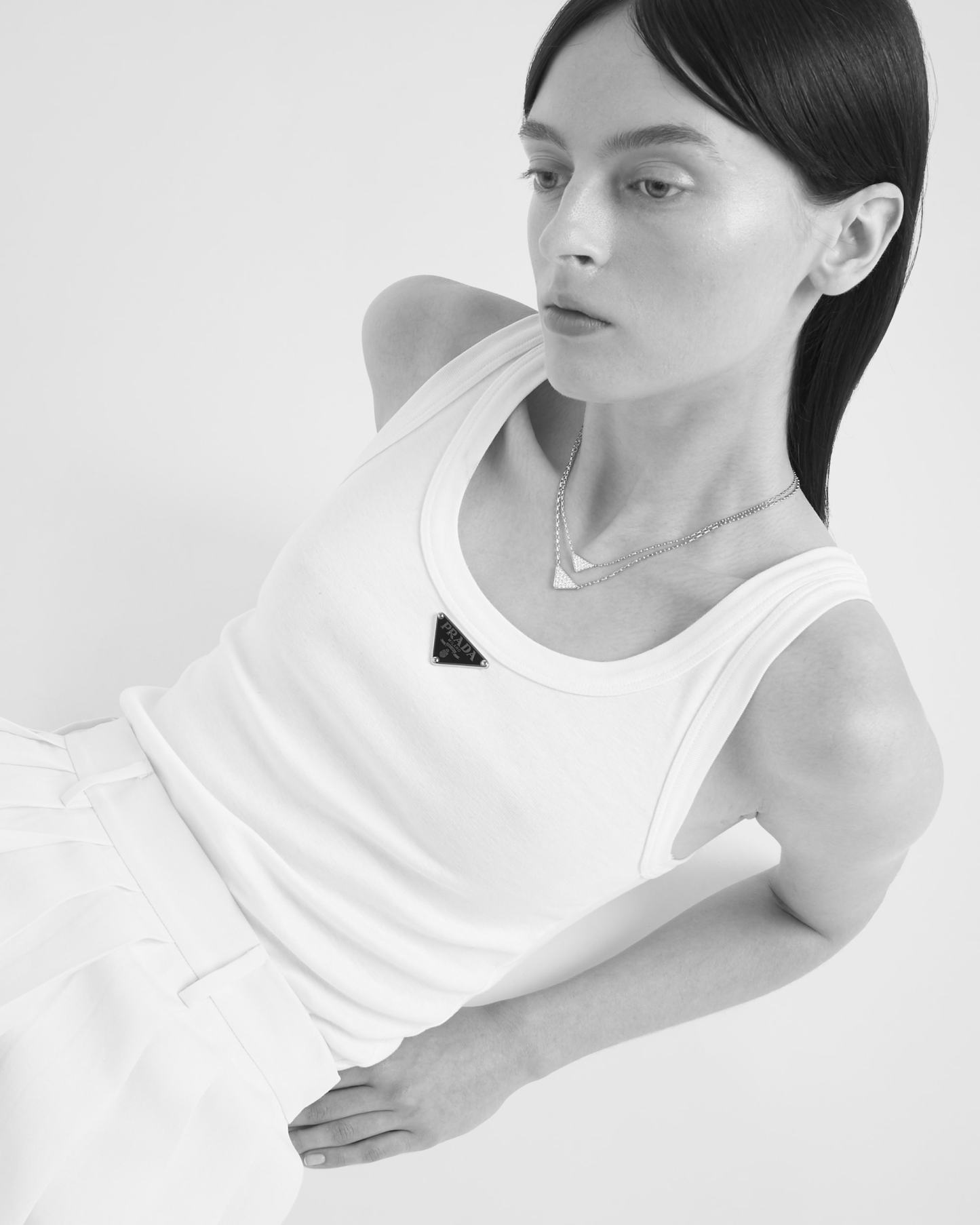 Eternal Gold mini triangle pendant necklace in white gold and diamonds