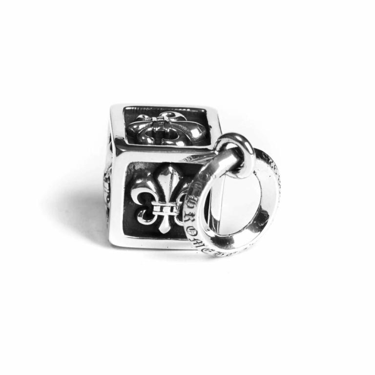 FLEUR CUBE PENDANT